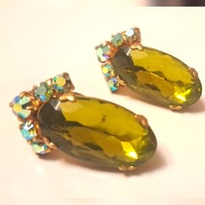 Gorgeous  vintage green clip-on  earrings